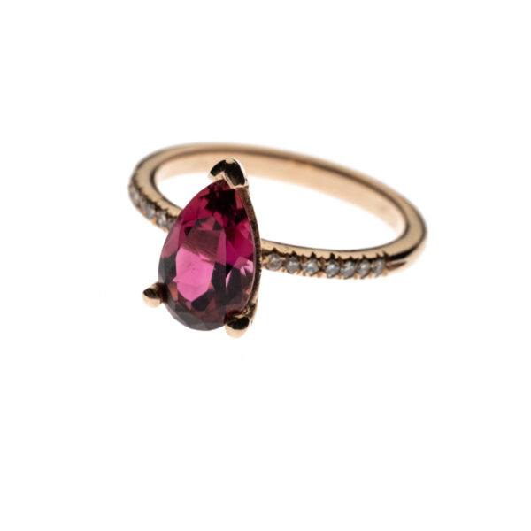 Anello goccia in oro giallo 9 kt con brillanti e goccia di rubellite.