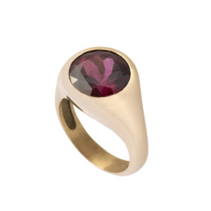 Chevalier ring in gold with garnet
