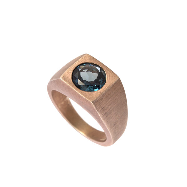 Square ring in rose gold plated satin silver with London blue topaz