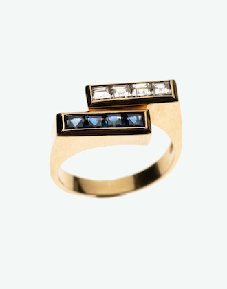 Anello incontro in oro giallo con brillanti e zaffiri blu ideale come regalo nascita ad una mamma